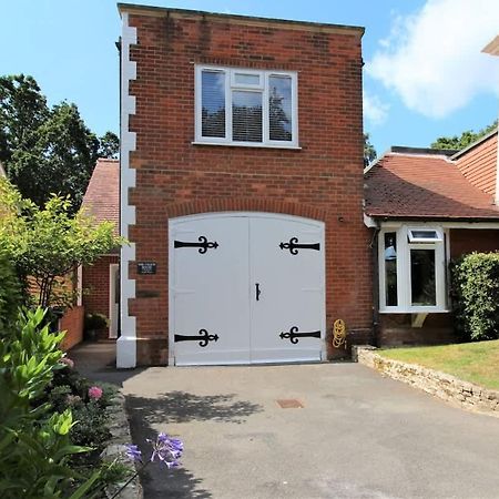 Middle Chine Villa Bournemouth Bagian luar foto