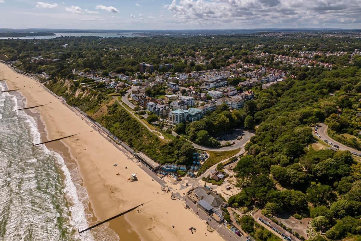 Middle Chine Villa Bournemouth Bagian luar foto