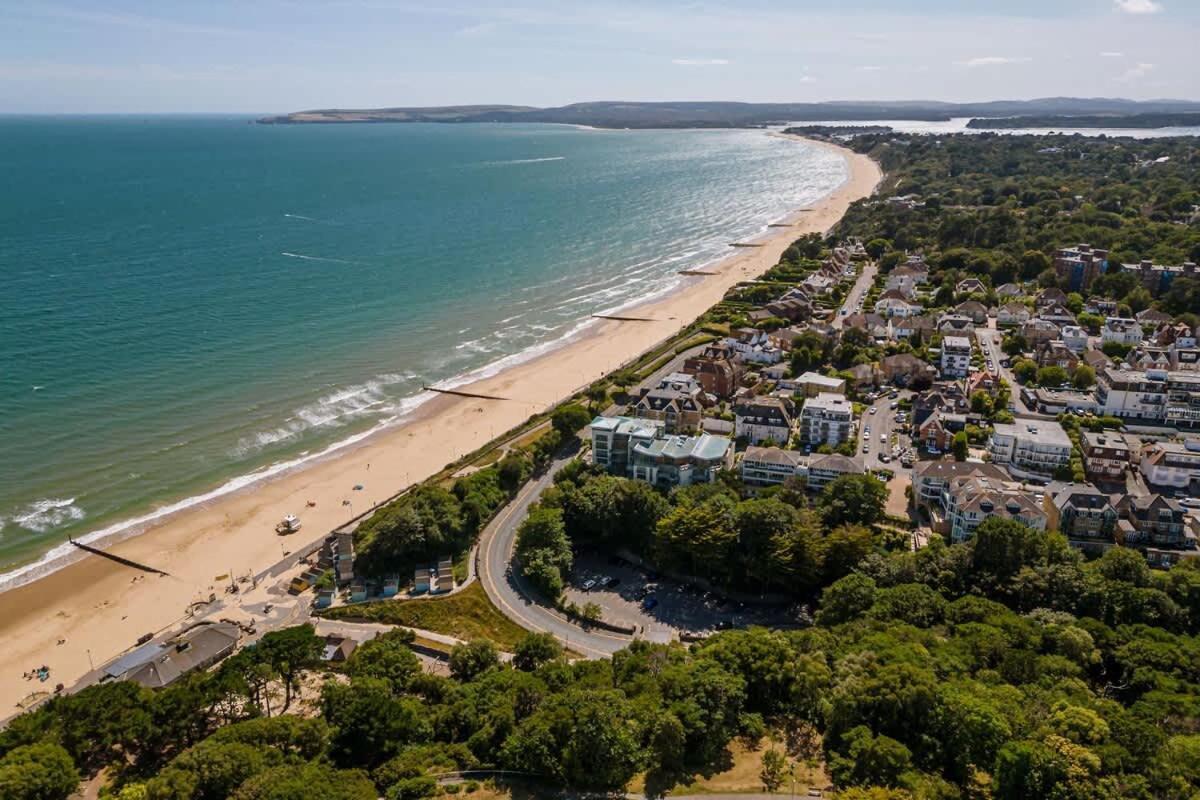 Middle Chine Villa Bournemouth Bagian luar foto
