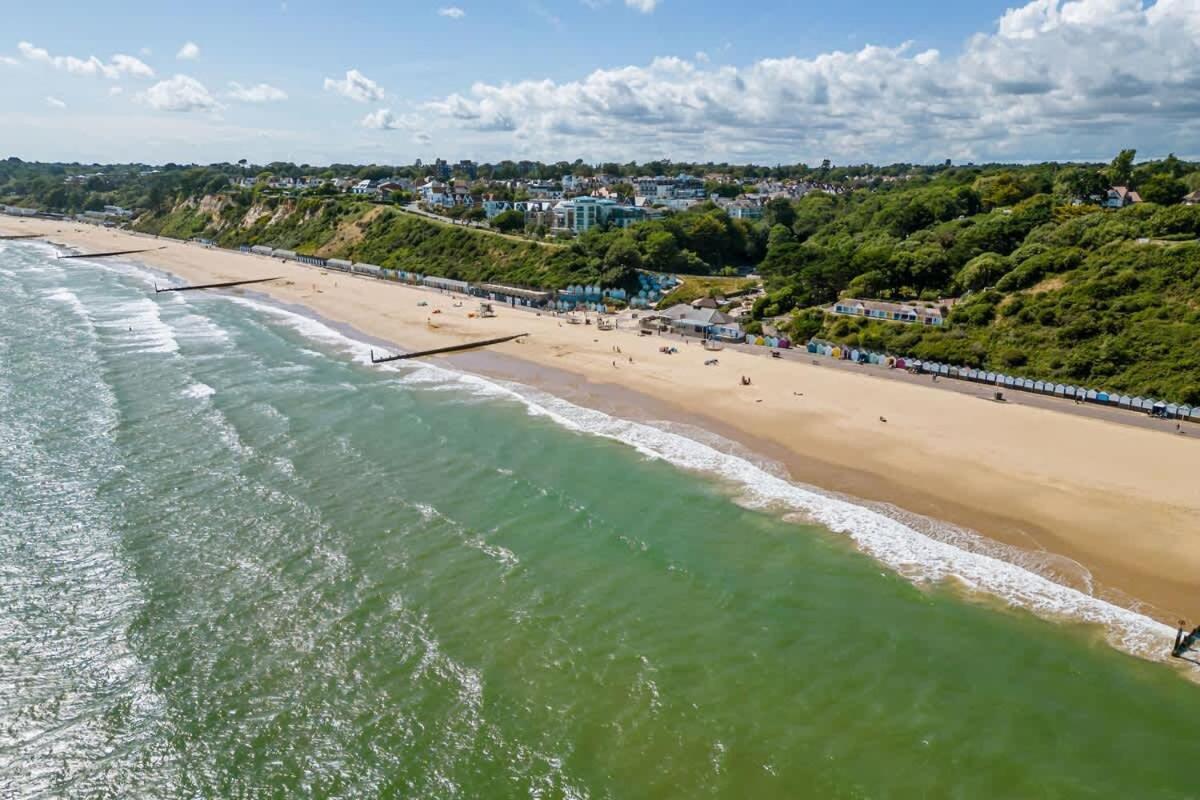 Middle Chine Villa Bournemouth Bagian luar foto