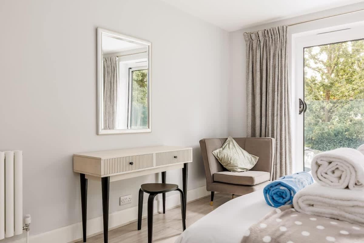 Middle Chine Villa Bournemouth Bagian luar foto
