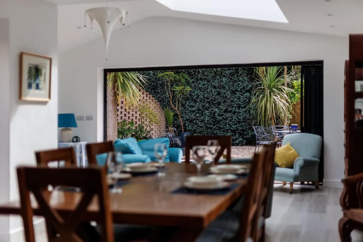 Middle Chine Villa Bournemouth Bagian luar foto