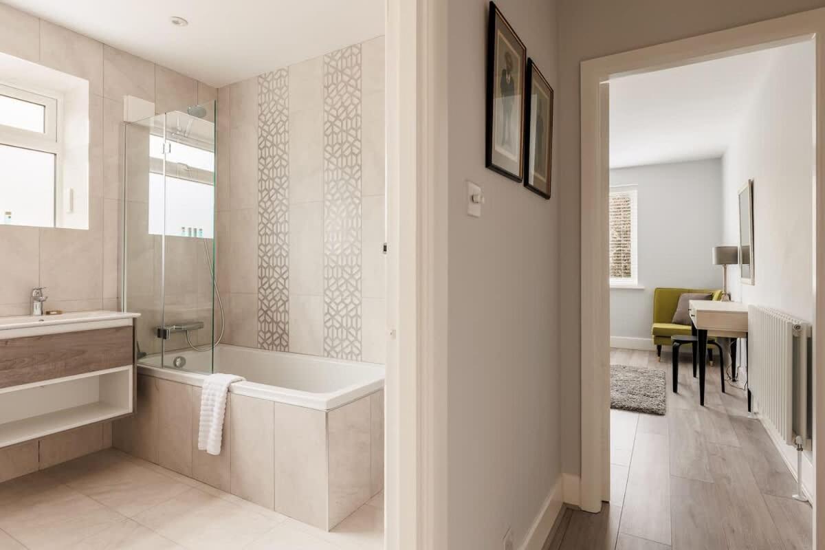 Middle Chine Villa Bournemouth Bagian luar foto