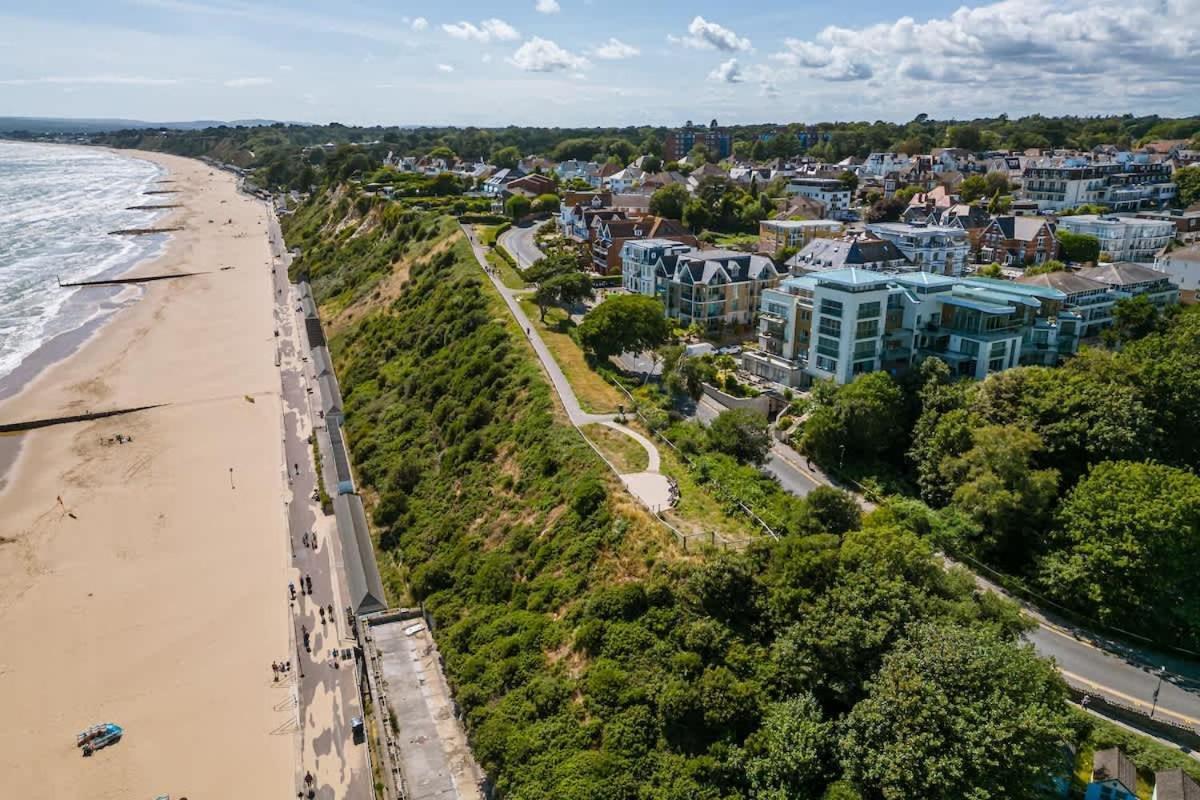 Middle Chine Villa Bournemouth Bagian luar foto