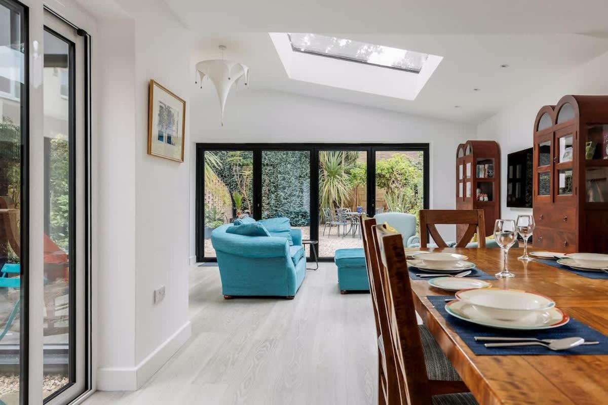 Middle Chine Villa Bournemouth Bagian luar foto
