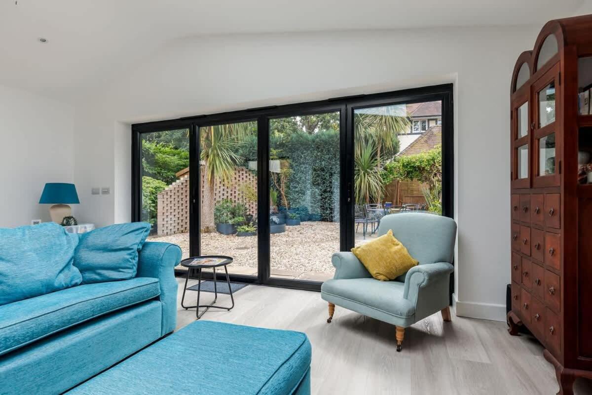 Middle Chine Villa Bournemouth Bagian luar foto