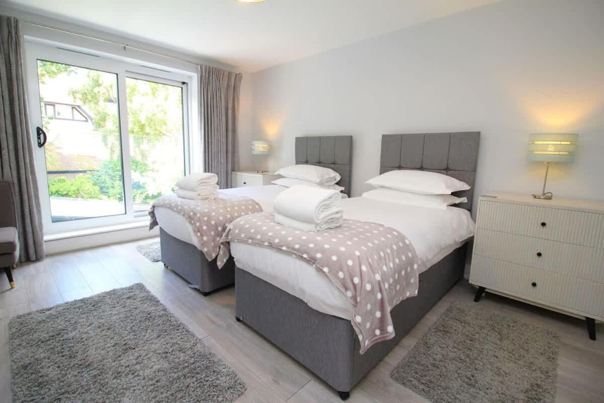 Middle Chine Villa Bournemouth Bagian luar foto