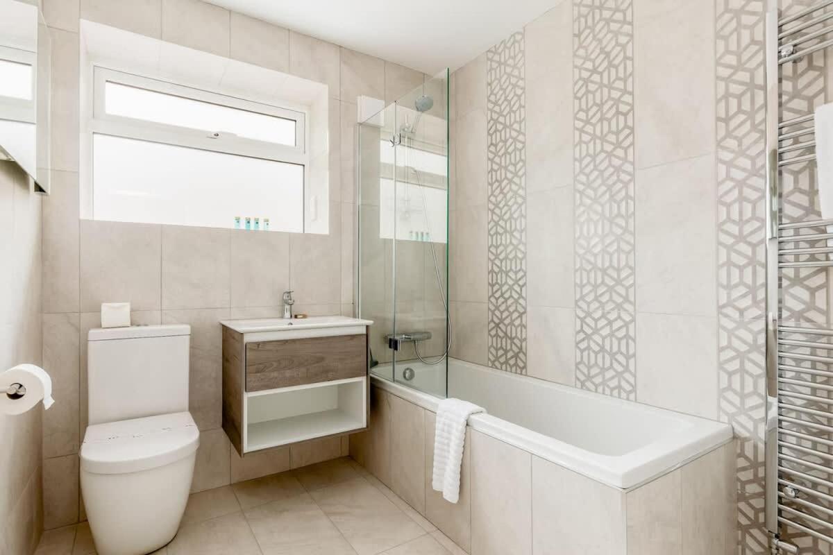 Middle Chine Villa Bournemouth Bagian luar foto