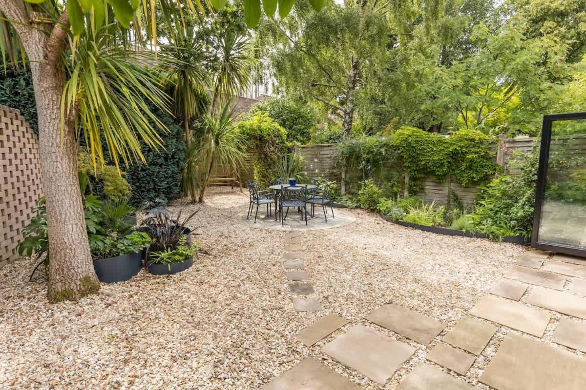 Middle Chine Villa Bournemouth Bagian luar foto